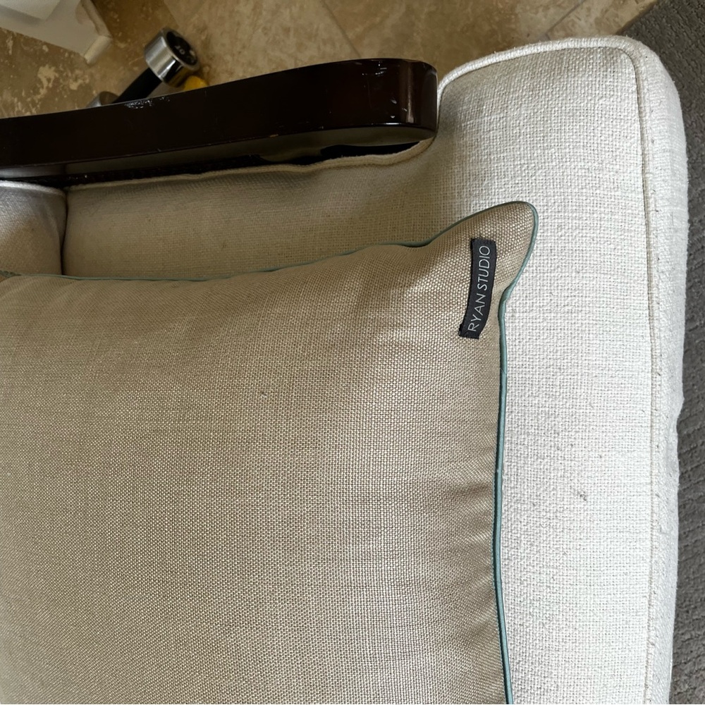 Ryan studio Lizzie 21x21 down filled pillow - Picture 4 of 5
